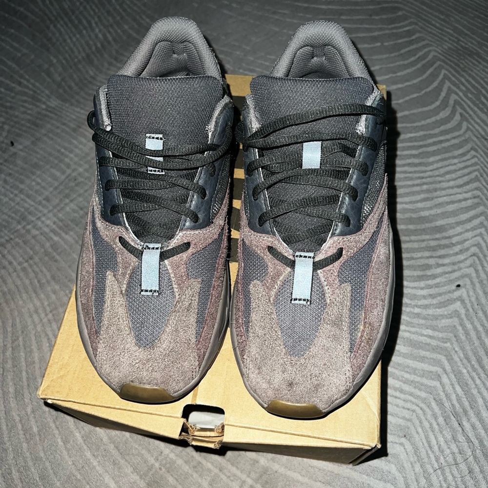 Adidas Yeezy Boost 700 “Mauve”